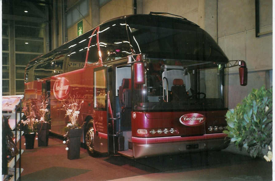 (082'634) - Car Rouge, Kerzers - Nr. 10/FR 300'610 - Neoplan am 21. Januar 2006 in Bern, Ferienmesse