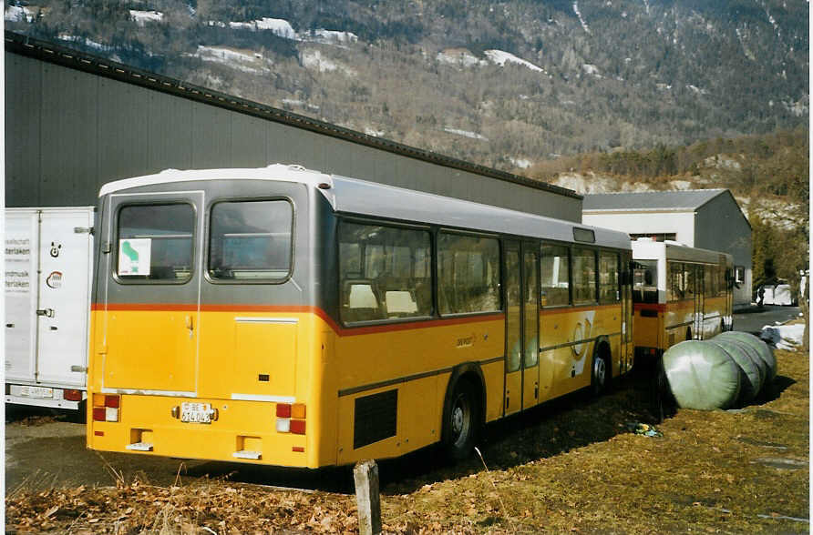 (082'726) - PostAuto Berner Oberland - BE 614'043 - Mercedes/R&J (ex P 25'326) am 22. Januar 2006 in Interlaken, Garage