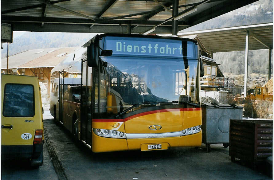 (082'727) - PostAuto Bern - BE 610'538 - Solaris am 22. Januar 2006 in Interlaken, Garage