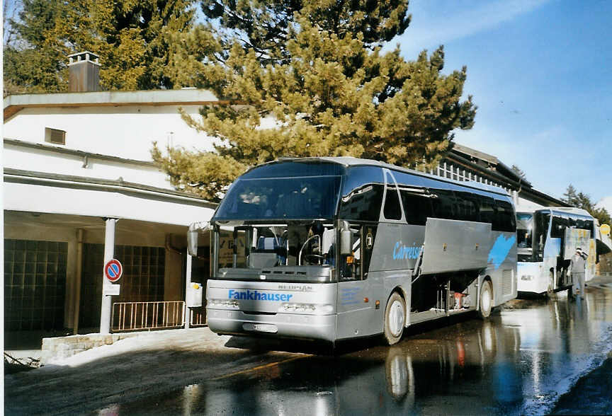 (082'823) - Fankhauser, Thalwil - ZH 122'222 - Neoplan am 29. Januar 2006 beim Autobahnhof Adelboden