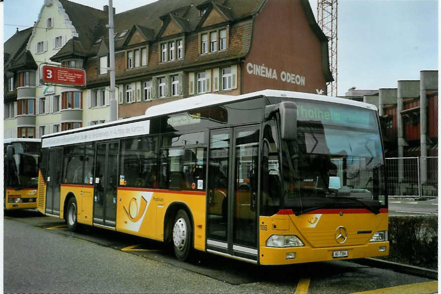 (083'035) - Voegtlin-Meyer, Brugg - Nr. 106/AG 7304 - Mercedes am 18. Februar 2006 beim Bahnhof Brugg