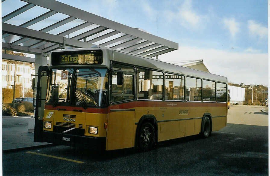 (083'115) - Peter, Pfaffnau - AG 134'854 - Volvo/Lauber am 18. Februar 2006 beim Bahnhof Zofingen