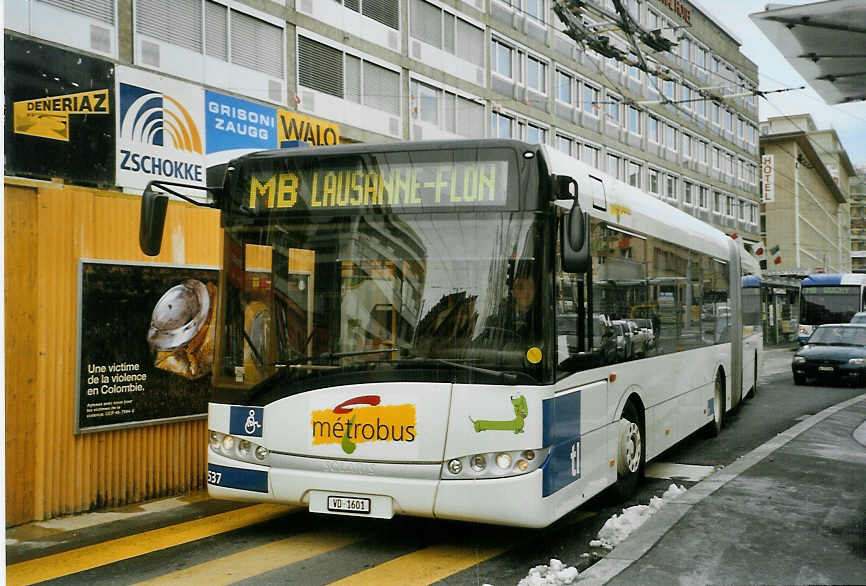 (083'633) - TL Lausanne - Nr. 537/VD 1601 - Solaris am 6. Mrz 2006 beim Bahnhof Lausanne