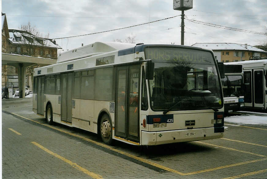 (083'710) - TL Lausanne - Nr. 425/VD 1354 - Van Hool am 6. Mrz 2006 in Lausanne, Dpt Borde