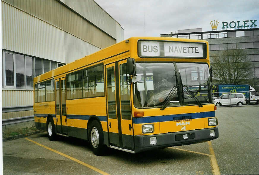 (084'108) - Busset, Vers-l'Eglise - MAN am 2. April 2006 in Biel, Rattinbus