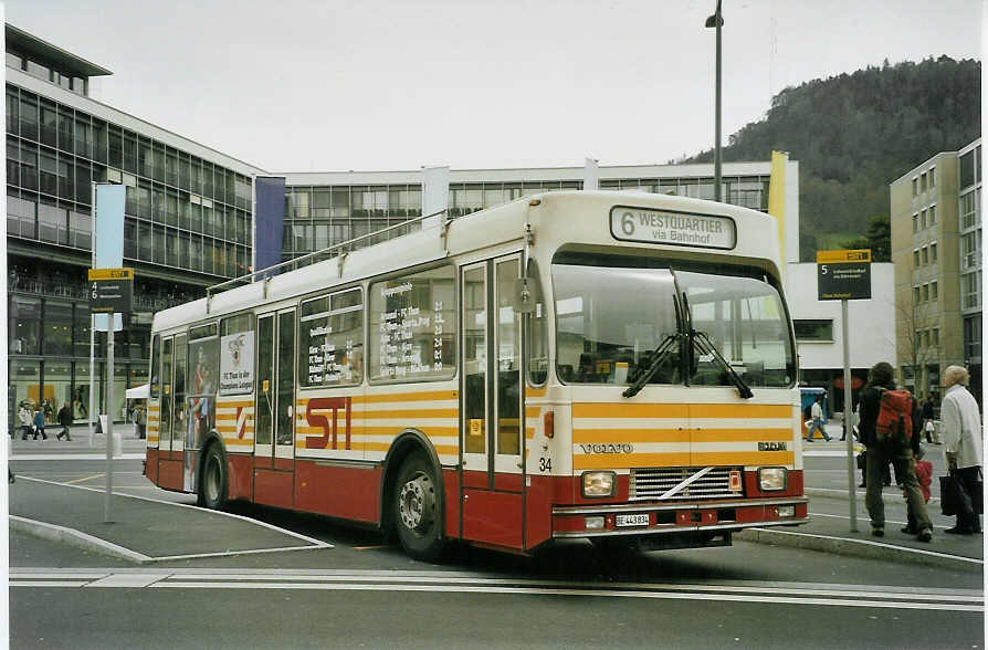 (084'302) - STI Thun - Nr. 34/BE 443'834 - Volvo/R&J (ex SAT Thun Nr. 34) am 15. April 2006 beim Bahnhof Thun