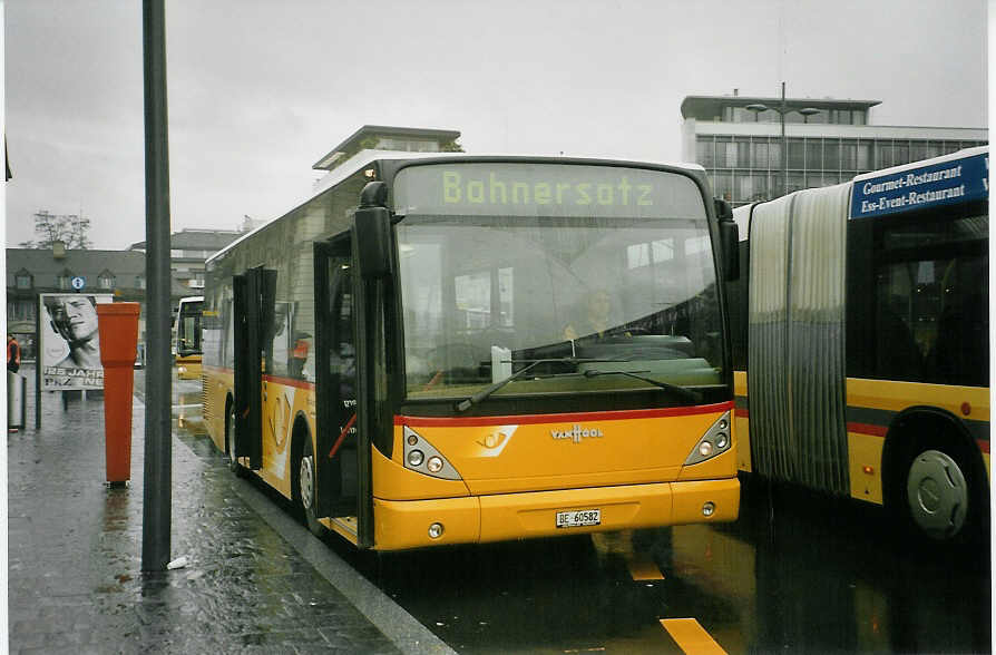 (084'319) - Moser, Teuffenthal - BE 60'582 - Van Hool (ex Burri, Teuffenthal) am 28. April 2006 beim Bahnhof Thun