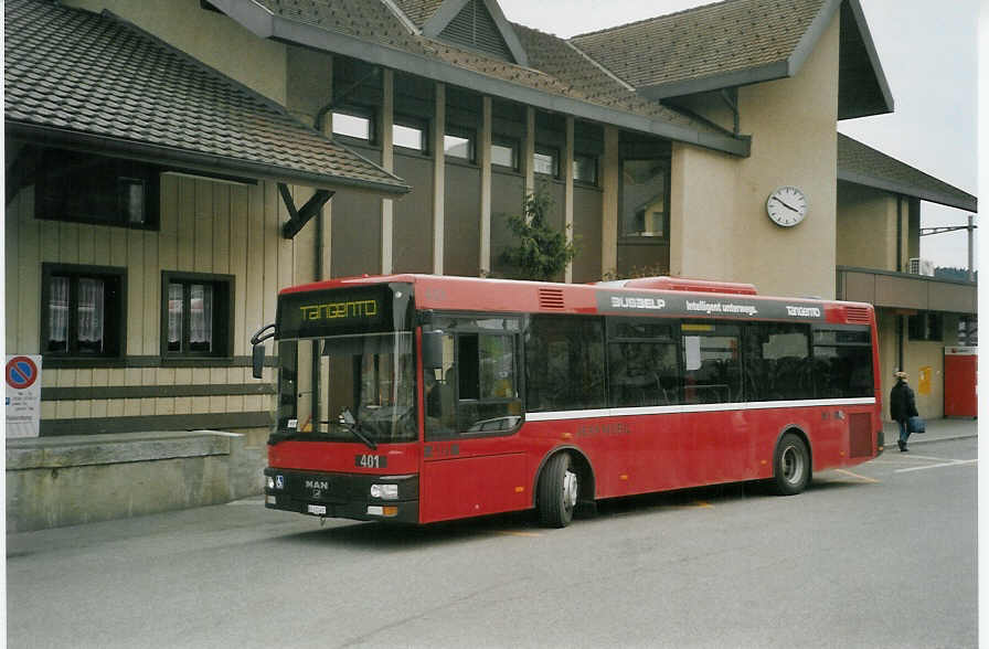 (084'609) - Bernmobil, Bern - Nr. 401/BE 612'401 - MAN/Gppel am 1. Mai 2006 beim Bahnhof Konolfingen