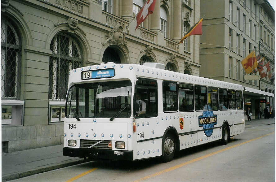 (084'835) - Bernmobil, Bern - Nr. 194/BE 451'194 - Volvo/R&J am 10. Mai 2006 beim Bahnhof Bern