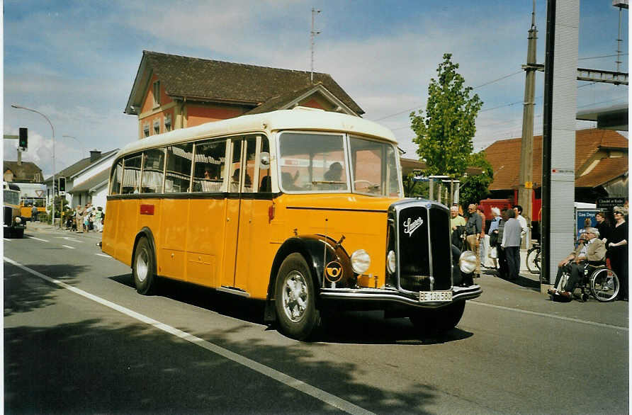 (085'010) - Schumacher, Liebefeld - BE 136'580 - Saurer/FHS-Hess (ex Mittner-Keller, Etzgen; ex Keller, Hottwil) am 13. Mai 2006 beim Bahnhof Aarberg