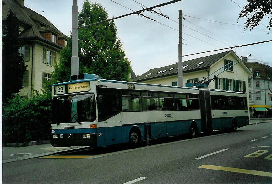 (085'629) - VBZ Zrich - Nr. 30 - Mercedes Gelenktrolleybus am 25. Mai 2006 in Zrich, Klusplatz