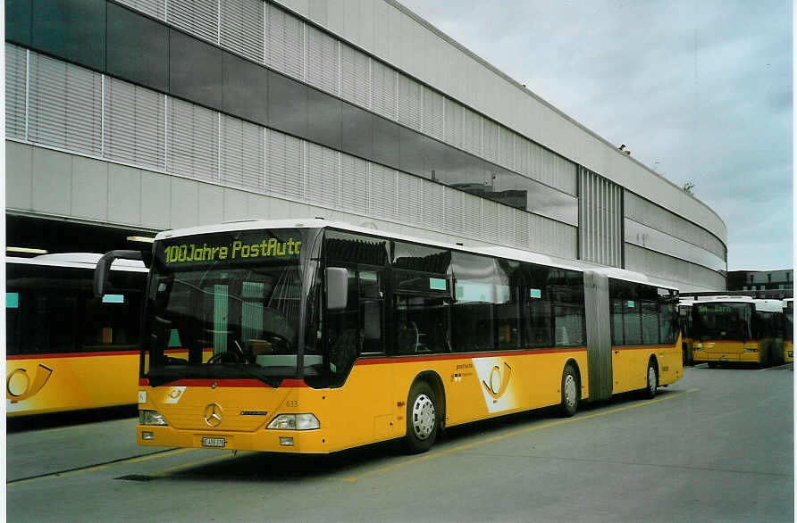 (085'632) - PostAuto Bern - Nr. 633/BE 455'376 - Mercedes (ex P 27'007) am 28. Mai 2006 in Bern, Postautostation