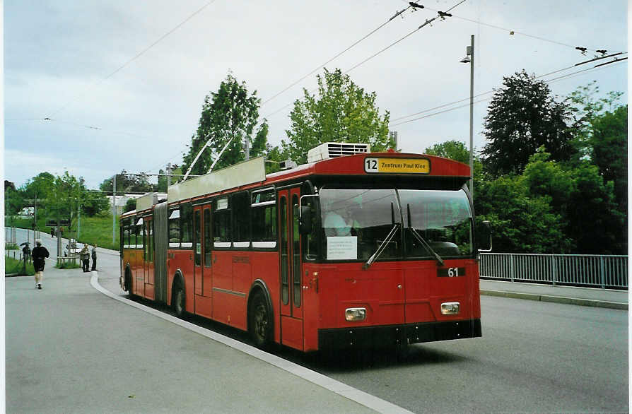 (085'802) - Bernmobil, Bern - Nr. 61 - FBW/Hess Gelenktrolleybus am 28. Mai 2006 in Bern, Zentrum Paul Klee