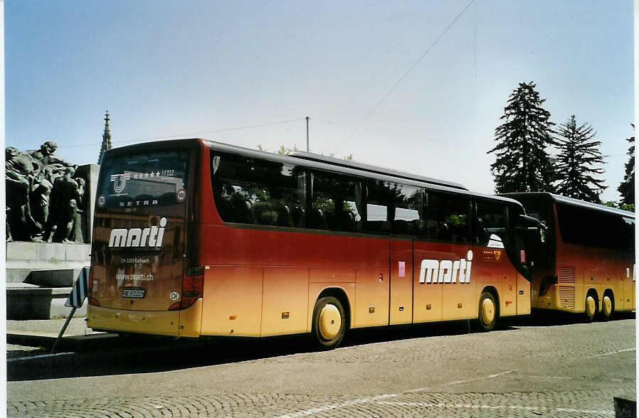 (086'823) - Marti, Kallnach - Nr. 22/BE 572'222 - Setra am 25. Juni 2006 in Bern, Helvetiaplatz