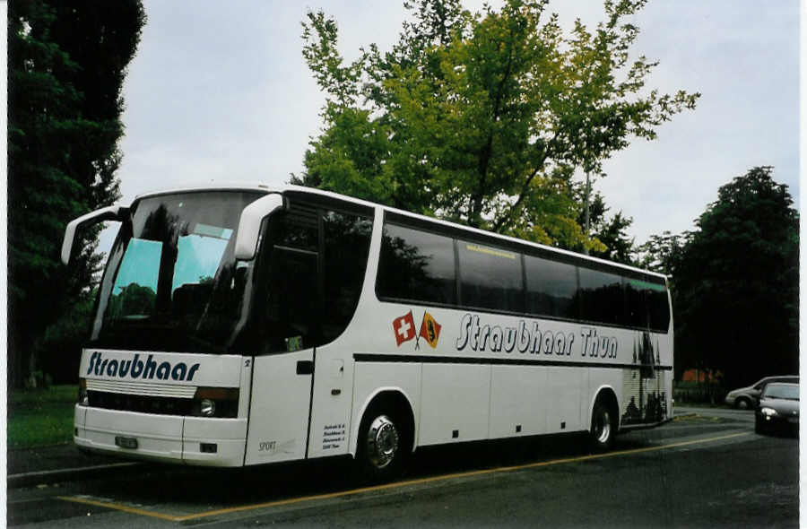 (087'125) - Straubhaar, Thun - Nr. 2/BE 555'977 - Setra am 7. Juli 2006 in Thun, Lachen