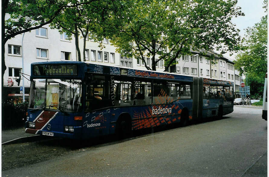 (087'205) - VAG Freiburg - Nr. 947/FR-SW 947 - Mercedes am 8. Juli 2006 in Freiburg, Siegesdenkmal