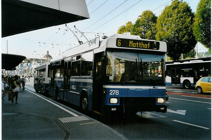 (087'614) - VBL Luzern - Nr. 278 - NAW/R&J-Hess Trolleybus am 25. Juli 2006 beim Bahnhof Luzern