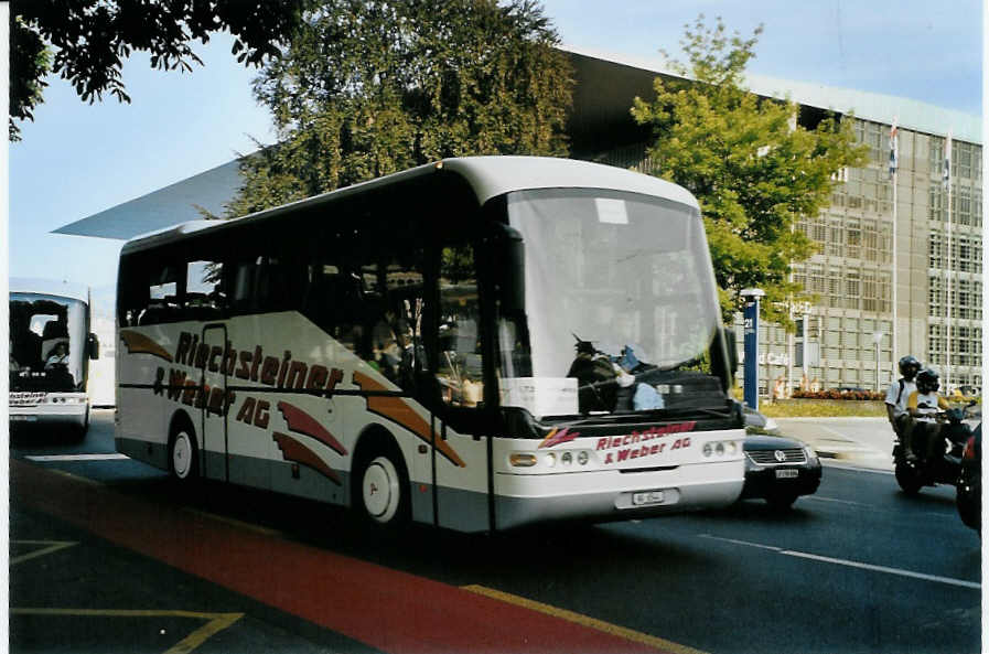 (087'619) - Riechsteiner&Weber, Muri - AG 19'644 - Neoplan am 25. Juli 2006 beim Bahnhof Luzern