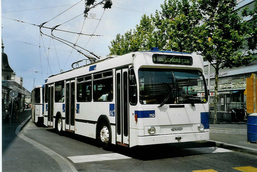 (087'837) - TL Lausanne - Nr. 752 - NAW/Lauber Trolleybus am 26. Juli 2006 beim Bahnhof Lausanne