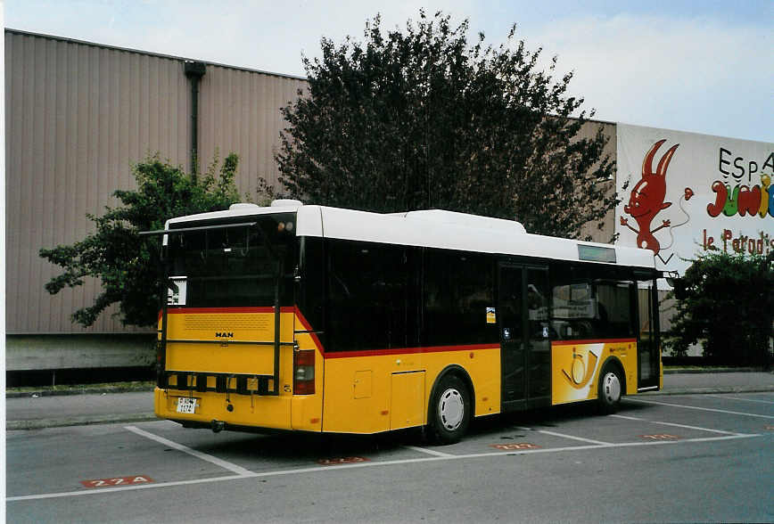 (087'903) - TPC Aigle - VD 1174 - MAN/Gppel am 26. Juli 2006 beim Bahnhof Aigle