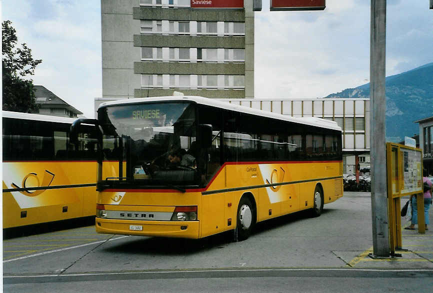 (087'916) - Dubuis, Savise - VS 3682 - Setra am 26. Juli 2006 beim Bahnhof Sion