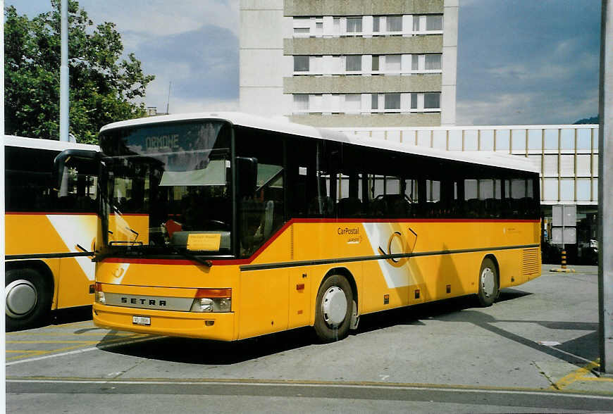 (087'929) - Dubuis, Savise - VS 3806 - Setra am 26. Juli 2006 beim Bahnhof Sion