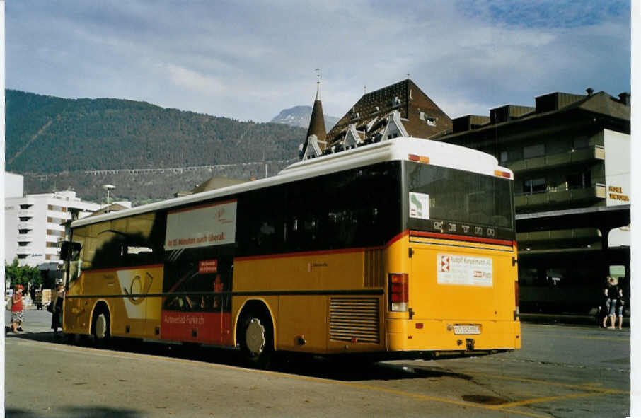 (088'019) - PostAuto Oberwallis - VS 245'886 - Setra am 26. Juli 2006 beim Bahnhof Brig