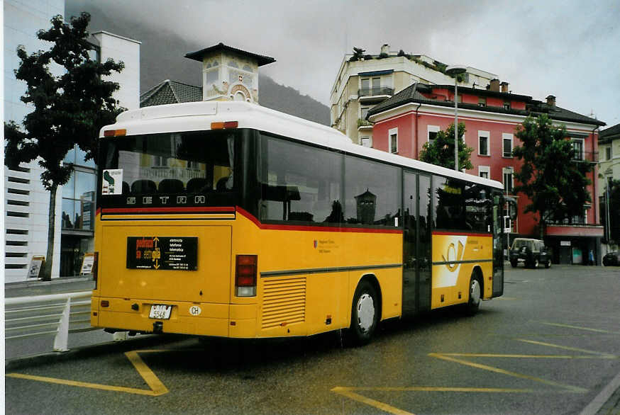 (088'708) - Chiesa, Riazzino - TI 5548 - Setra am 3. August 2006 beim Bahnhof Locarno