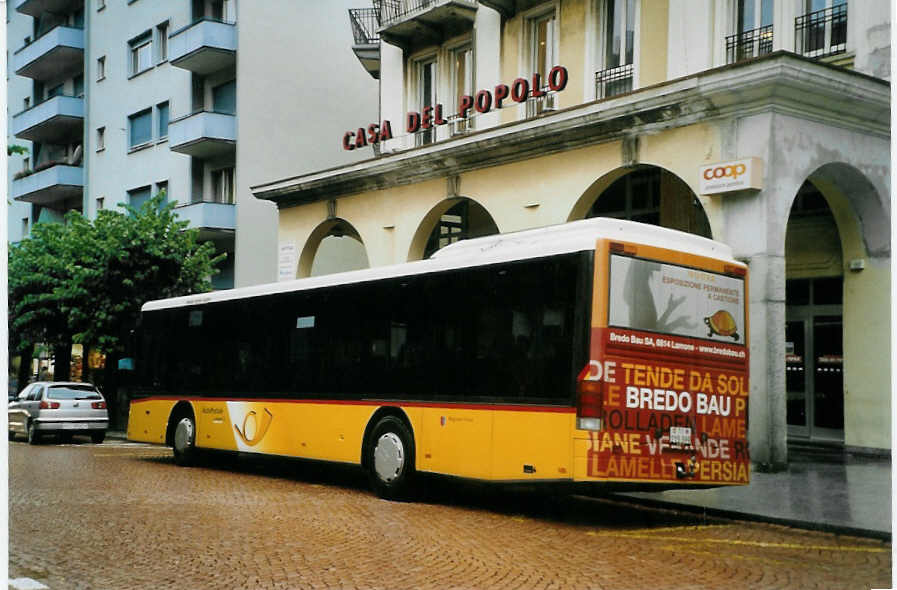 (088'737) - AutoPostale Ticino - TI 215'399 - Setra (ex P 25'854) am 3. August 2006 beim Bahnhof Bellinzona