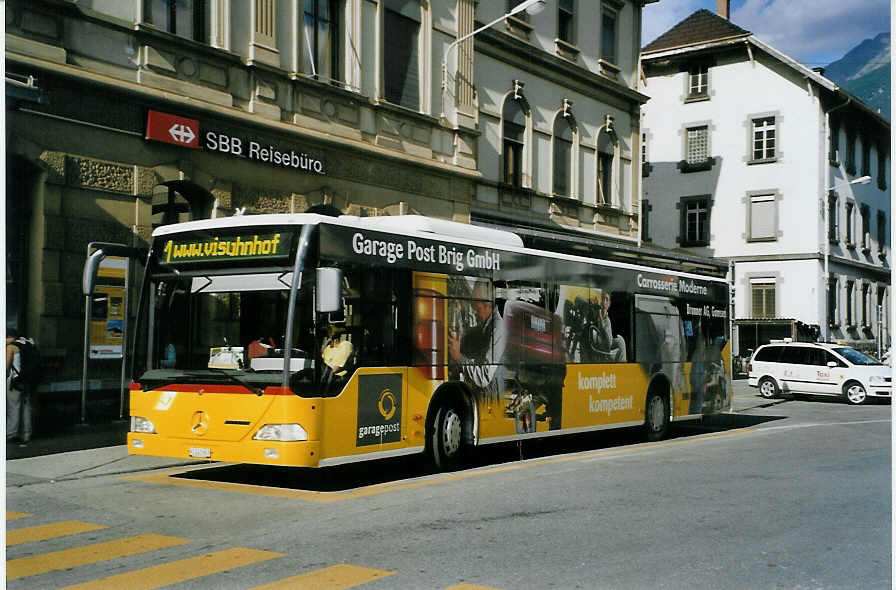 (088'900) - PostAuto Wallis - VS 241'963 - Mercedes am 7. August 2006 beim Bahnhof Brig