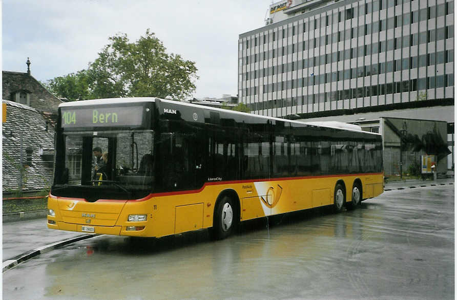 (088'911) - Steiner, Ortschwaben - Nr. 11/BE 26'023 - MAN am 14. August 2006 in Bern, Postautostation