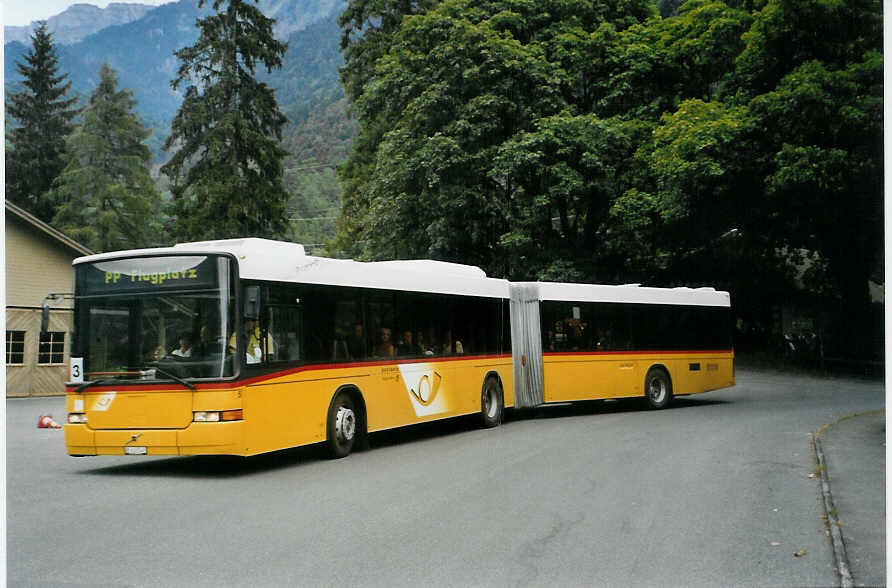 (089'607) - Schmocker, Stechelberg (PostAuto Bern) - Nr. 5/BE 610'548 - Volvo/Hess (ex P 27'729) am 3. September 2006 in Interlaken, Flugplatz