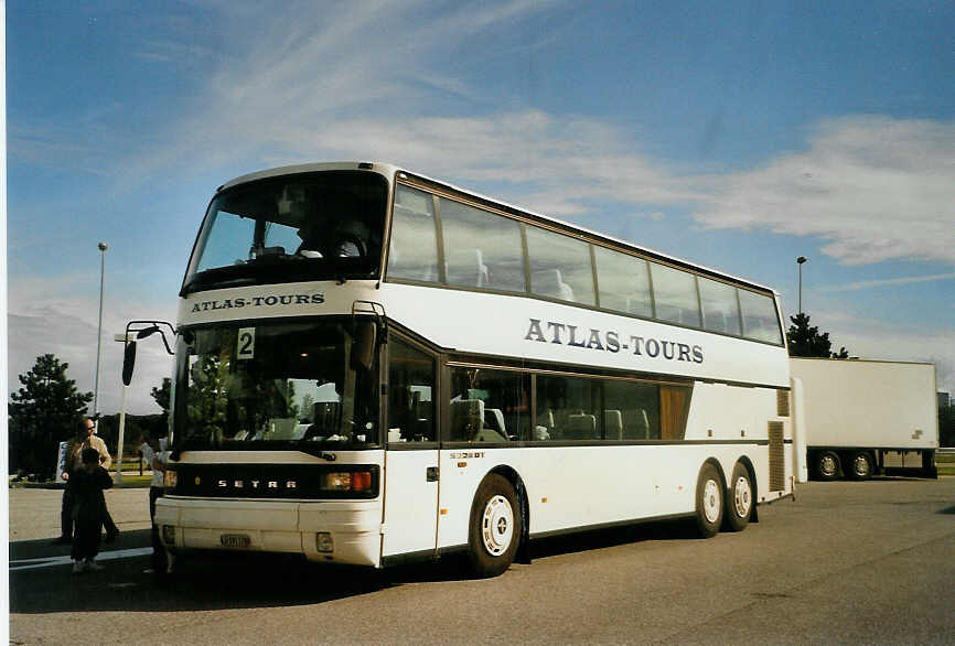 (089'903) - Aus der Schweiz: Atlas-Tours, Rothenburg - LU 191'178 - Setra am 4. Oktober 2006 in Valleiry, Autobahnraststtte