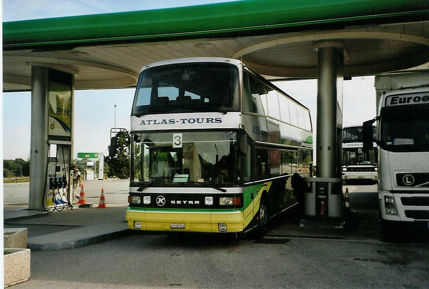 (089'904) - Aus der Schweiz: Atlas-Tours, Rothenburg - LU 130'741 - Setra am 4. Oktober 2006 in Valleiry, Autobahnraststtte