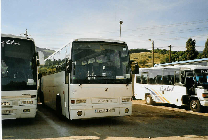 (090'021) - Calella, Calella - Nr. 103/B 0217 KM - Irizar am 7. Oktober 2006 in Calella, Garage