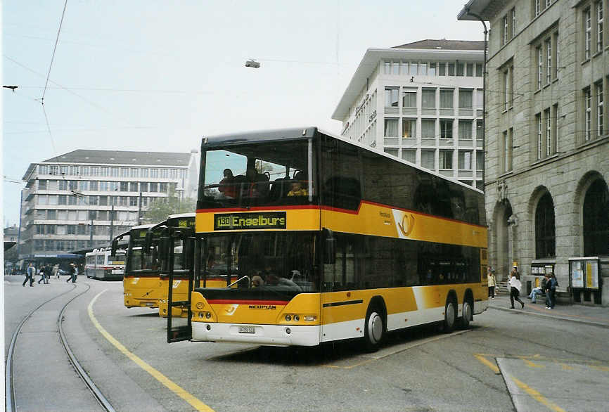 (090'301) - Casutt, Gossau - SG 250'503 - Neoplan am 15. Oktober 2006 beim Bahnhof St. Gallen