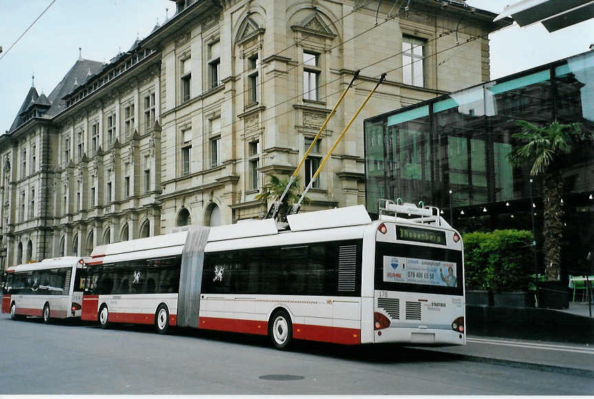 (090'436) - SW Winterthur - Nr. 178 - Solaris Gelenktrolleybus am 11. November 2006 beim Hauptbahnhof Winterthur