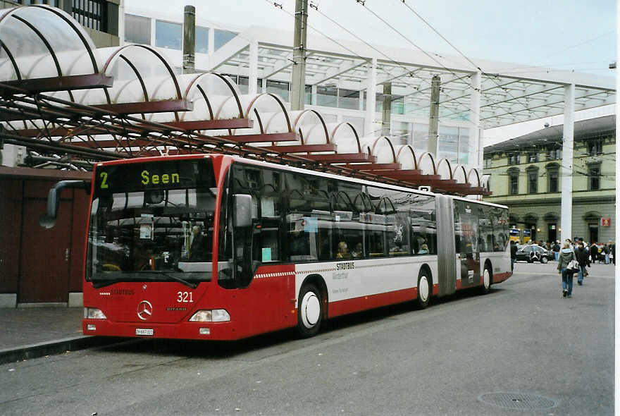 (090'512) - SW Winterthur - Nr. 321/ZH 687'321 - Mercedes am 11. November 2006 beim Hauptbahnhof Interlaken