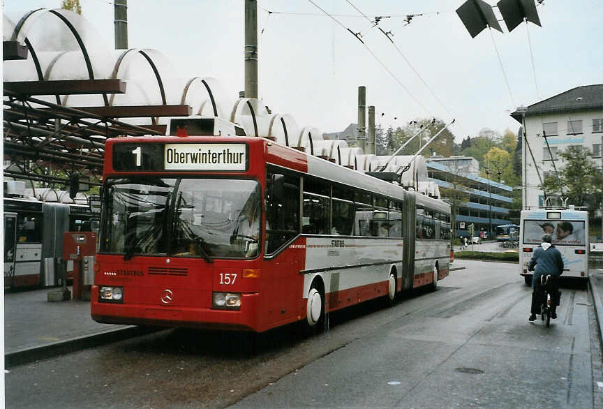 (090'521) - SW Winterthur - Nr. 157 - Mercedes Gelenktrolleybus am 11. November 2006 beim Hauptbahnhof Winterthur