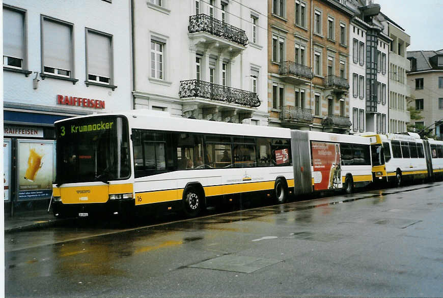 (090'525) - VBSH Schaffhausen - Nr. 16/SH 38'016 - Volvo/Hess am 11. November 2006 beim Bahnhof Schaffhausen