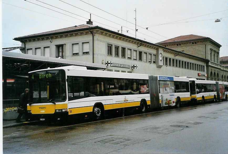 (090'609) - VBSH Schaffhausen - Nr. 18/SH 38'018 - Volvo/Hess am 11. November 2006 beim Bahnhof Schaffhausen