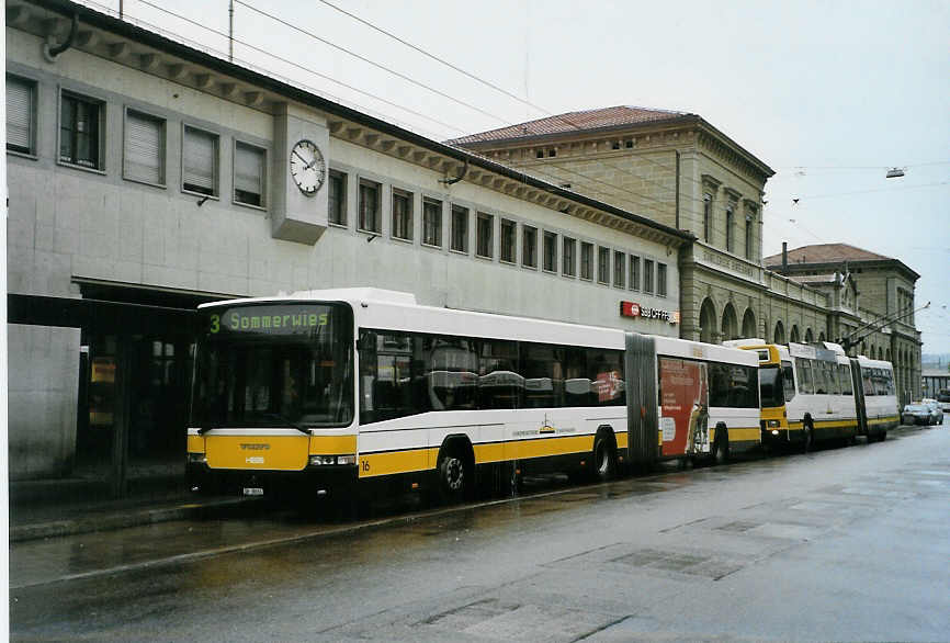 (090'610) - VBSH Schaffhausen - Nr. 16/SH 38'016 - Volvo/Hess am 11. November 2006 beim Bahnhof Schaffhausen