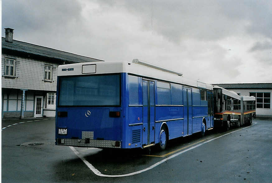 (090'712) - Swisscom, Worblaufen - SO 154'951 - Mercedes am 12. November 2006 in Bellach, Hess