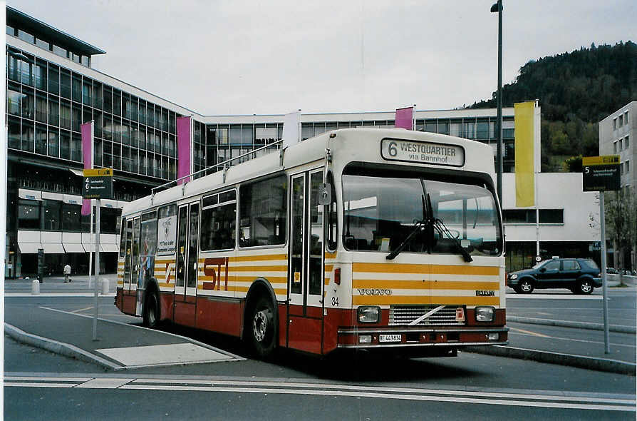 (090'728) - STI Thun - Nr. 34/BE 443'834 - Volvo/R&J (ex SAT Thun Nr. 34) am 13. November 2006 beim Bahnhof Thun