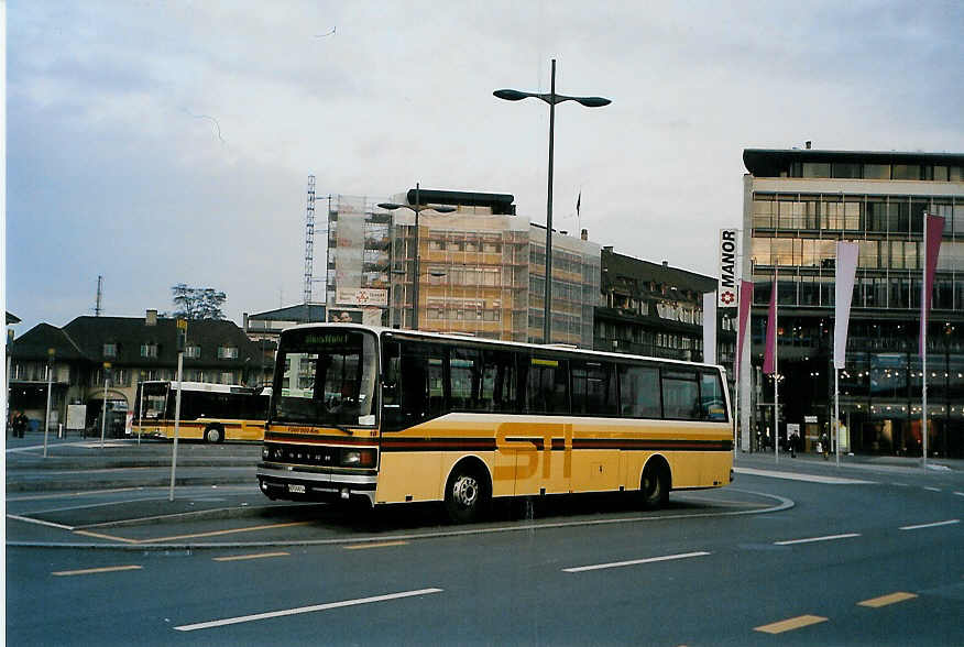 (090'737) - STI Thun - Nr. 18/BE 26'814 - Setra (ex AvH Heimenschwand Nr. 1) am 18. November 2006 beim Bahnhof Thun