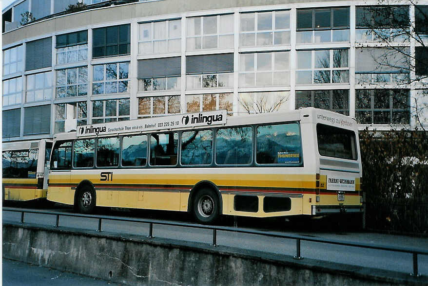 (090'923) - STI Thun - Nr. 52/BE 396'552 - Saurer/R&J am 8. Dezember 2006 bei der Schifflndte Thun