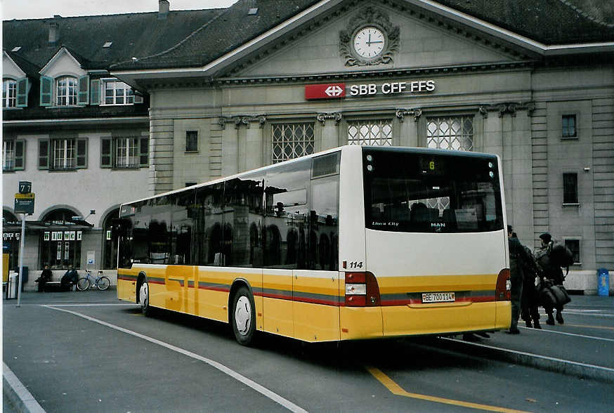 (090'926) - STI Thun - Nr. 114/BE 700'114 - MAN am 8. Dezember 2006 beim Bahnhof Thun