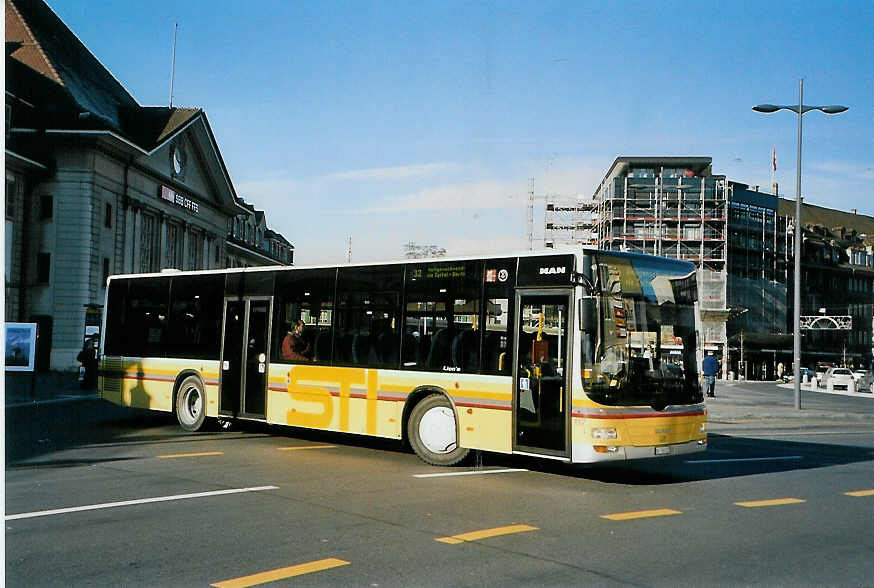 (091'017) - STI Thun - Nr. 117/BE 700'117 - MAN am 14. Dezember 2006 beim Bahnhof Thun