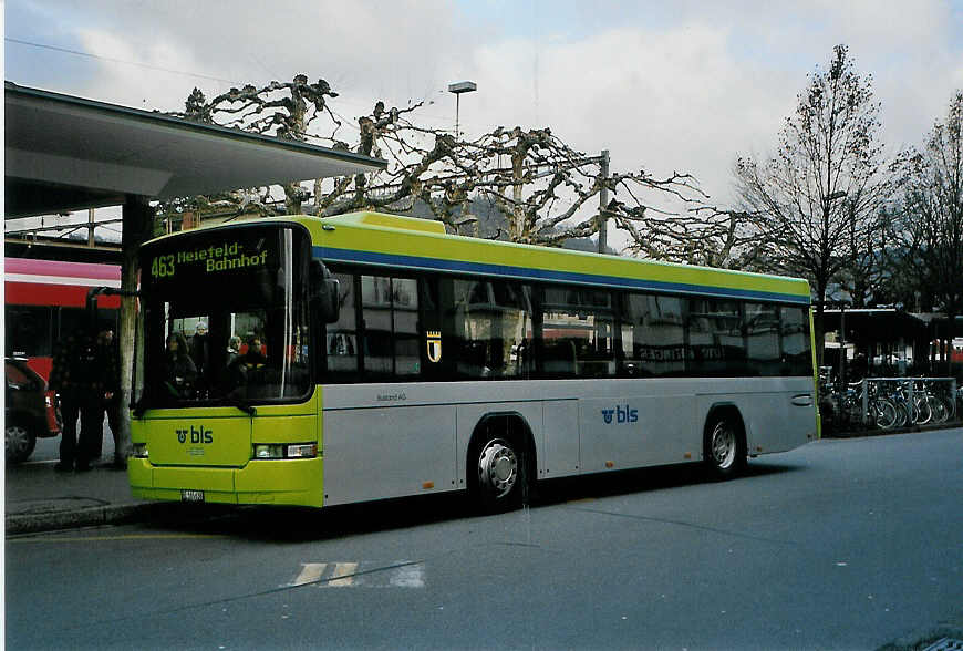 (091'023) - Busland, Burgdorf - Nr. 21/BE 165'638 - Scania/Hess am 18. Dezember 2006 beim Bahnhof Burgdorf