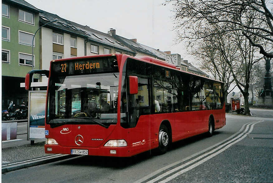 (091'100) - VAG Freiburg - Nr. 852/FR-SW 852 - Mercedes am 23. Dezember 2006 in Freiburg, Siegesdenkmal